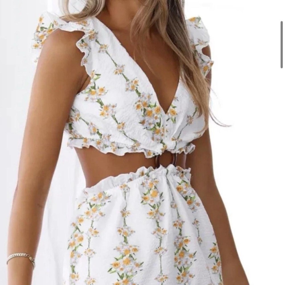HELLO MOLLY Heartbeat Going Crazy Floral Cutout Mini Dress White Yellow Ruffle L